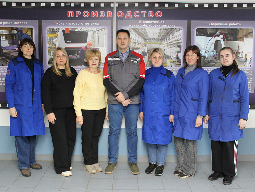 Сотрудники отдела производственной логистики